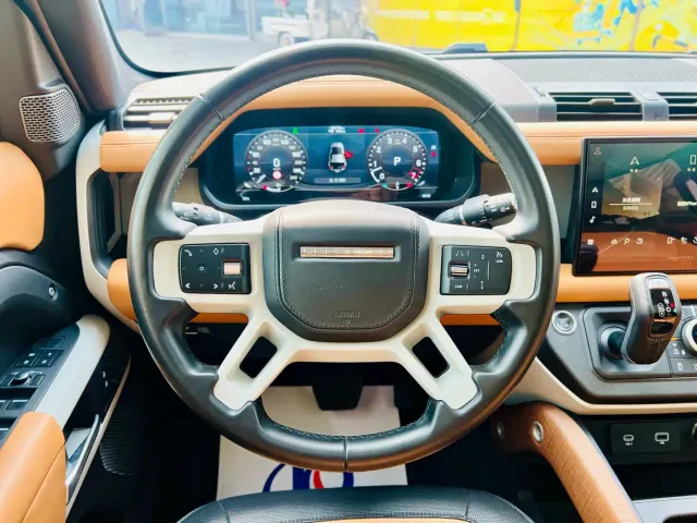 Land Rover Defender — Фото автомобиля 10