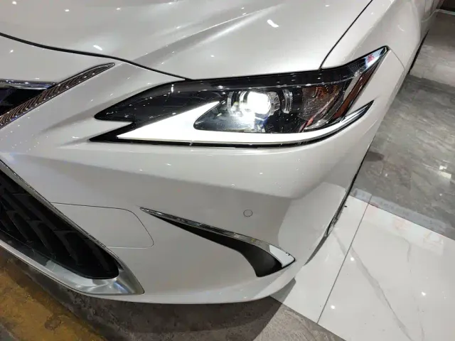 Lexus ES — Фото автомобиля 17