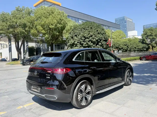 Mercedes-Benz EQE SUV — Фото автомобиля 6