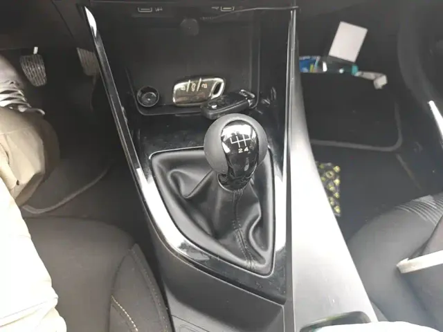 Roewe i5 — Фото автомобиля 18