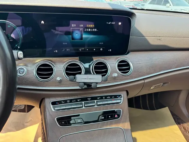 Mercedes-Benz E-Class — Фото автомобиля 10