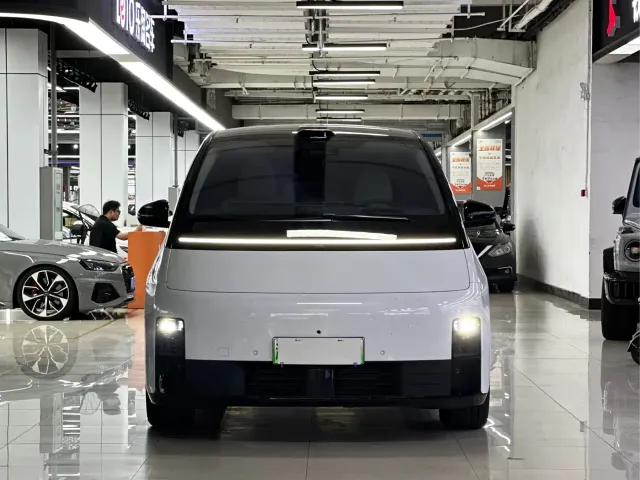 Li Auto MEGA — Фото автомобиля 2