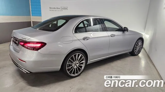 Mercedes-Benz E-Class — Фото автомобиля 3