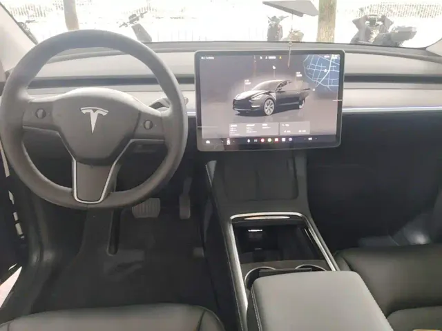 Tesla Model Y — Фото автомобиля 9