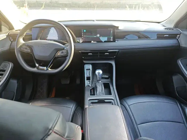 Roewe i5 — Фото автомобиля 9