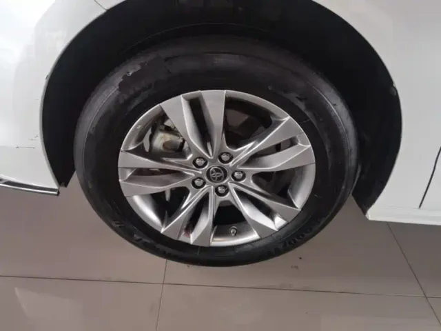 Toyota Sienna — Фото автомобиля 22