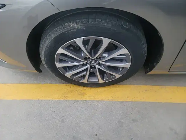 Lexus ES — Фото автомобиля 22