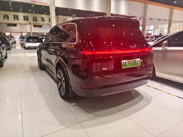 Li Auto L9 — Фото автомобиля 13