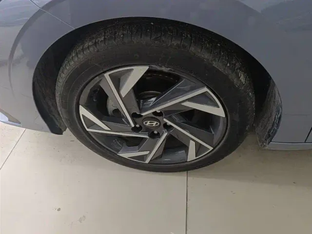 Hyundai Elantra — Фото автомобиля 22