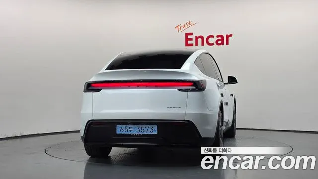 Tesla Model Y — Фото автомобиля 4