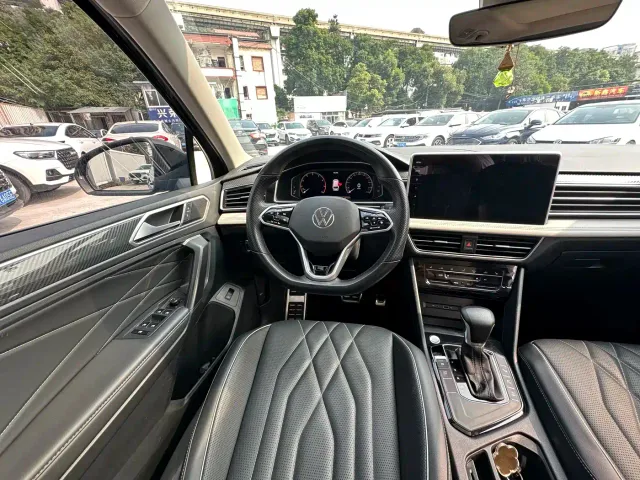 Volkswagen Tiguan L — Фото автомобиля 14
