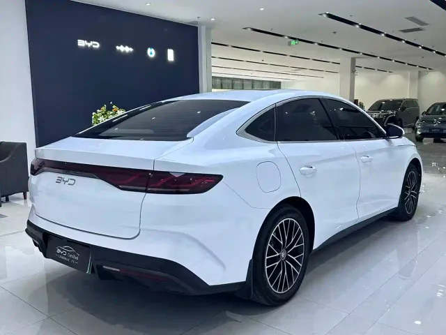 BYD Qin L — Фото автомобиля 12