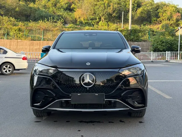 Mercedes-Benz EQE SUV — Фото автомобиля 2