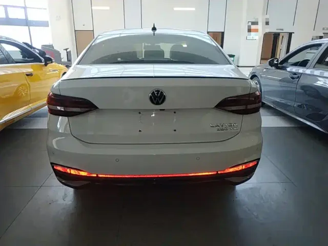 Volkswagen Lavida — Фото автомобиля 5