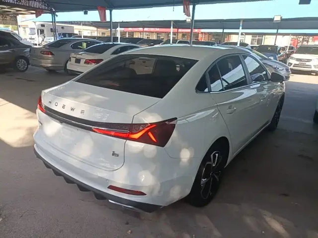Roewe i5 — Фото автомобиля 6