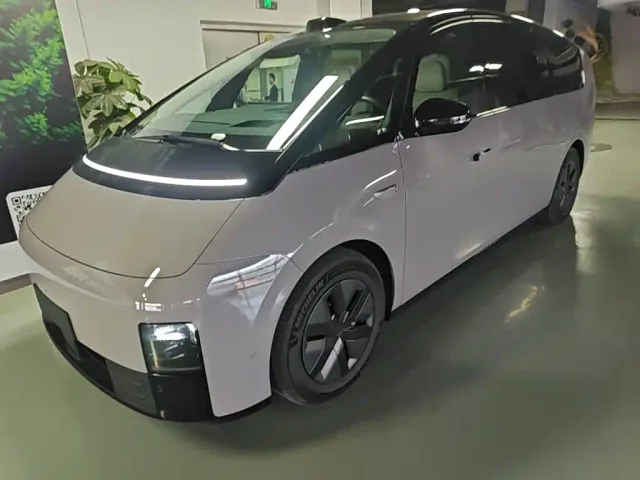 Фотография автомобиля — Li Auto MEGA