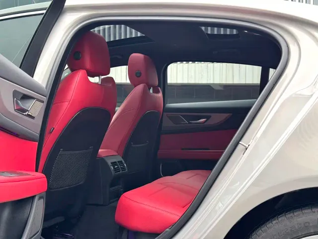Jaguar XEL — Фото автомобиля 3