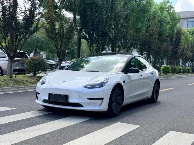 Фотография автомобиля — Tesla Model 3