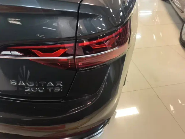 Volkswagen Sagitar — Фото автомобиля 7