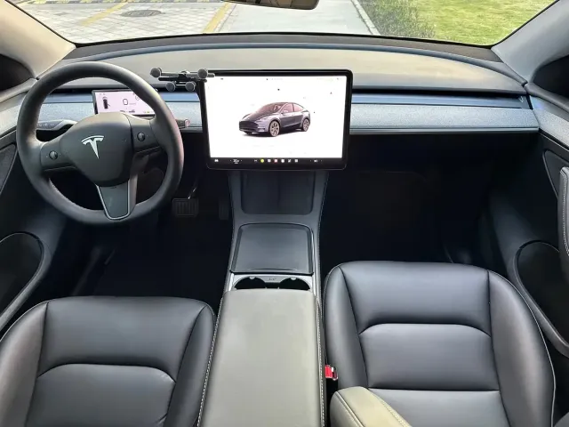 Tesla Model Y — Фото автомобиля 8