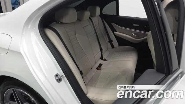 Mercedes-Benz E-Class — Фото автомобиля 17