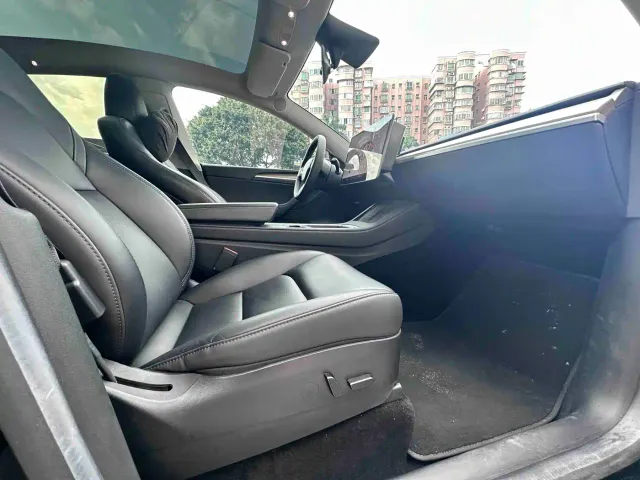 Tesla Model Y — Фото автомобиля 11