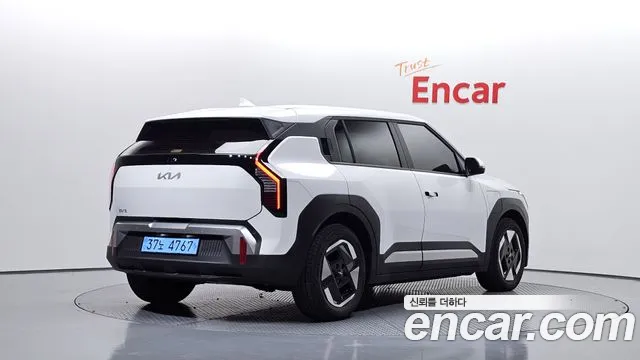 Kia EV3 — Фото автомобиля 2