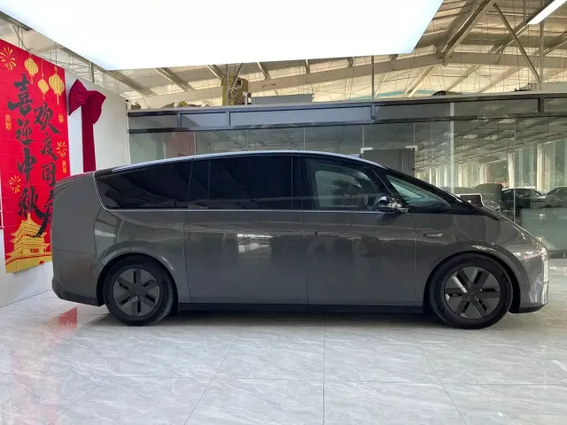 Li Auto Li Auto MEGA 2024 Ultra — Фото автомобиля 14