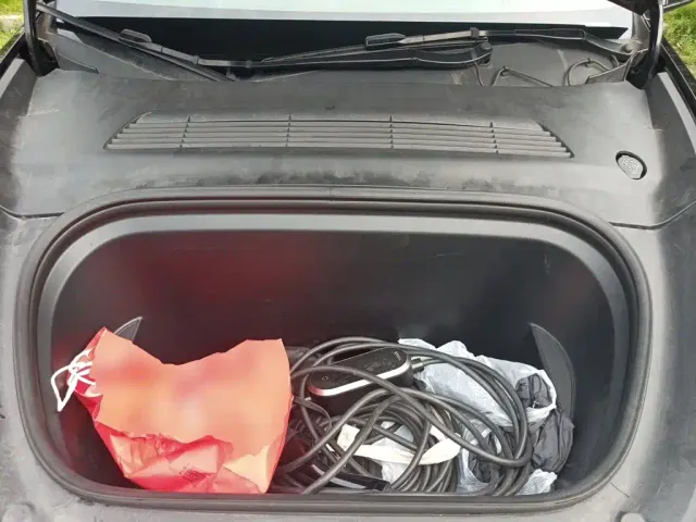 Tesla Model Y — Фото автомобиля 10
