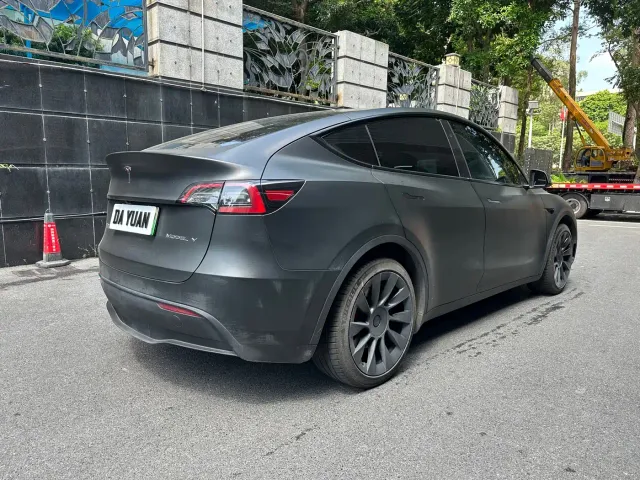 Tesla Model Y — Фото автомобиля 12
