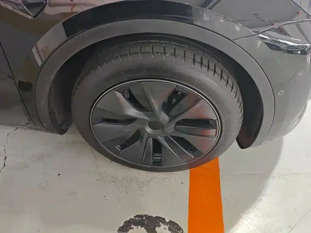 Tesla Model Y — Фото автомобиля 6