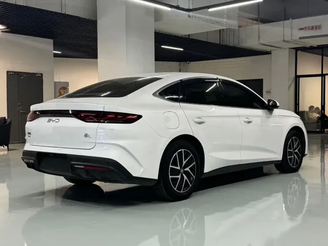 BYD Qin L — Фото автомобиля 9