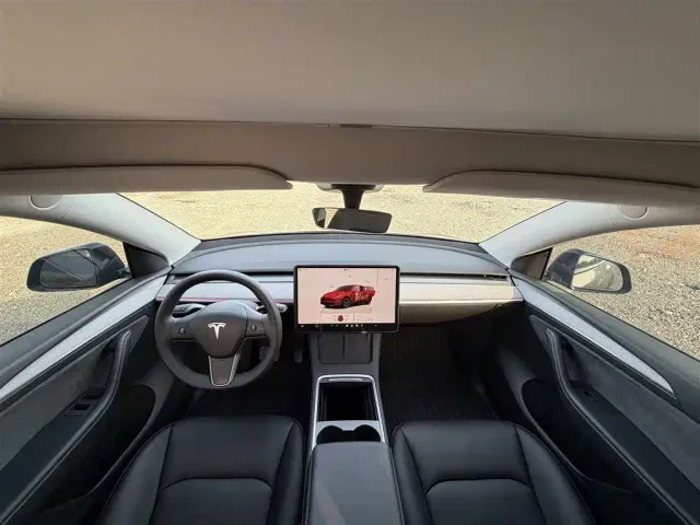 Tesla Model Y — Фото автомобиля 10