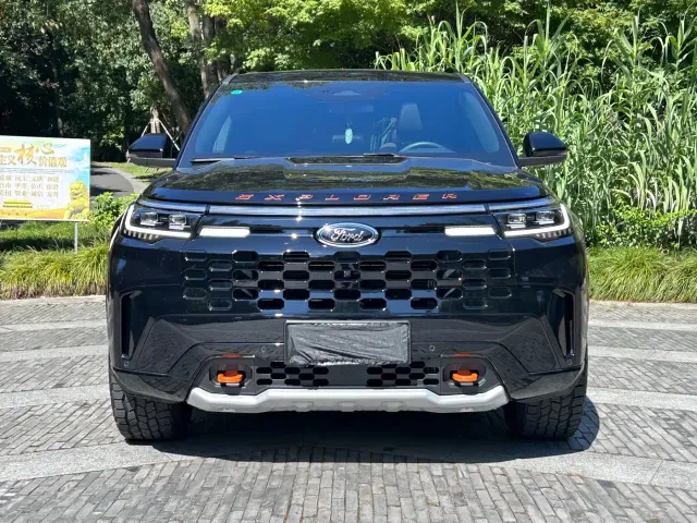 Ford Explorer — Фото автомобиля 3