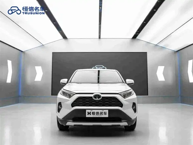 Toyota RAV4 — Фото автомобиля 2