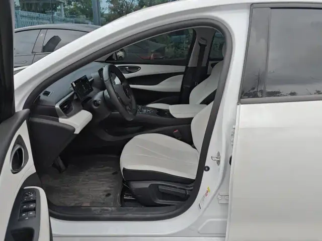 BYD Seal 05 DM-i — Фото автомобиля 9