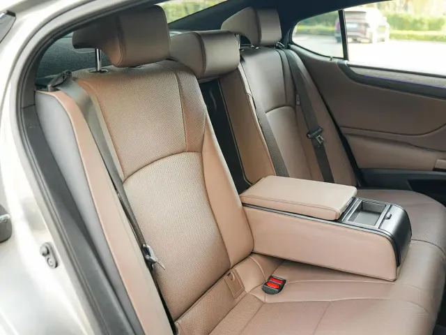 Lexus ES — Фото автомобиля 16