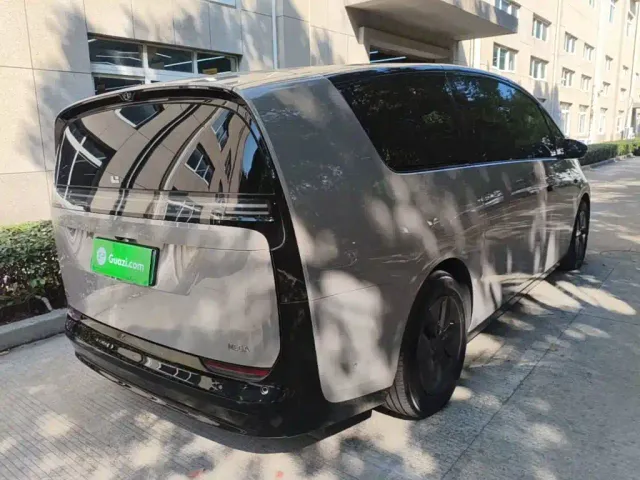 Li Auto MEGA — Фото автомобиля 6