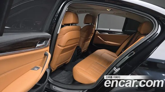BMW 5 Series G30 — Фото автомобиля 15