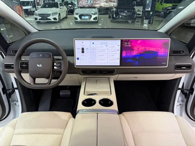 Li Auto MEGA — Фото автомобиля 5