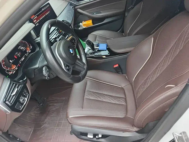 BMW 5 Series — Фото автомобиля 16