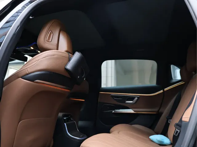 Mercedes-Benz E-Class — Фото автомобиля 11