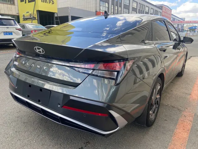 Hyundai Elantra — Фото автомобиля 16