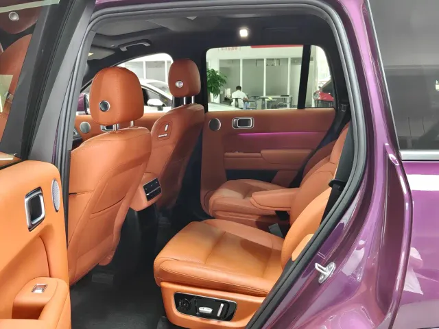 Li Auto L8 — Фото автомобиля 7