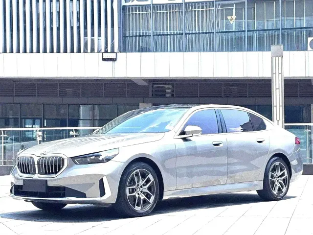 Фотография автомобиля — BMW 5 Series