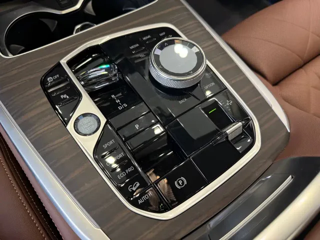 BMW X7 — Фото автомобиля 12