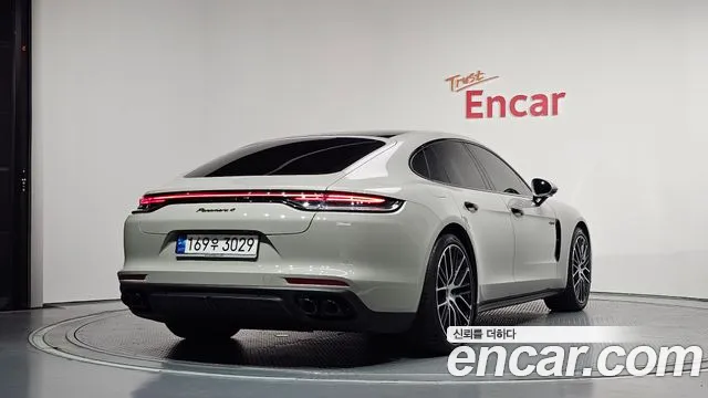 Porsche Panamera — Фото автомобиля 2