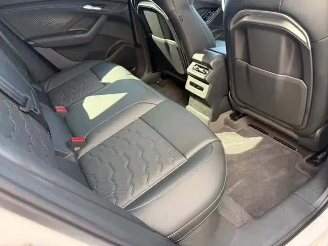 Audi Q6L e-tron — Фото автомобиля 7