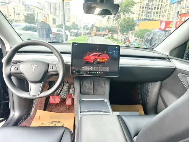 Tesla Model Y — Фото автомобиля 4