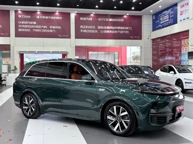 Li Auto L8 — Фото автомобиля 2